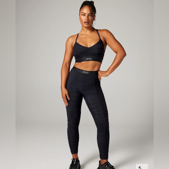 NEW SAVAGE X FENTY - Ruched Black Sports Bra with Adjustable Straps - Picture 3 of 12